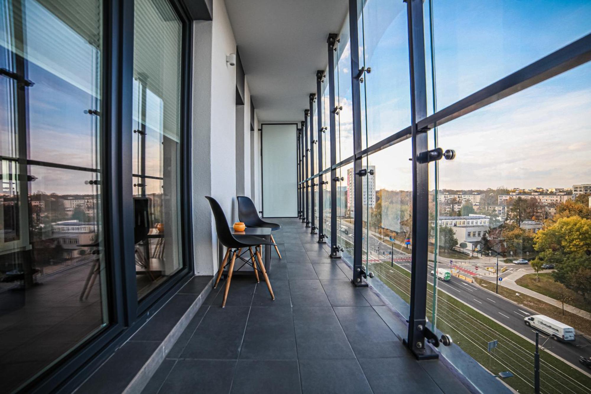 Big City Life Apartments - Bliska Wola Tower A 华沙 外观 照片