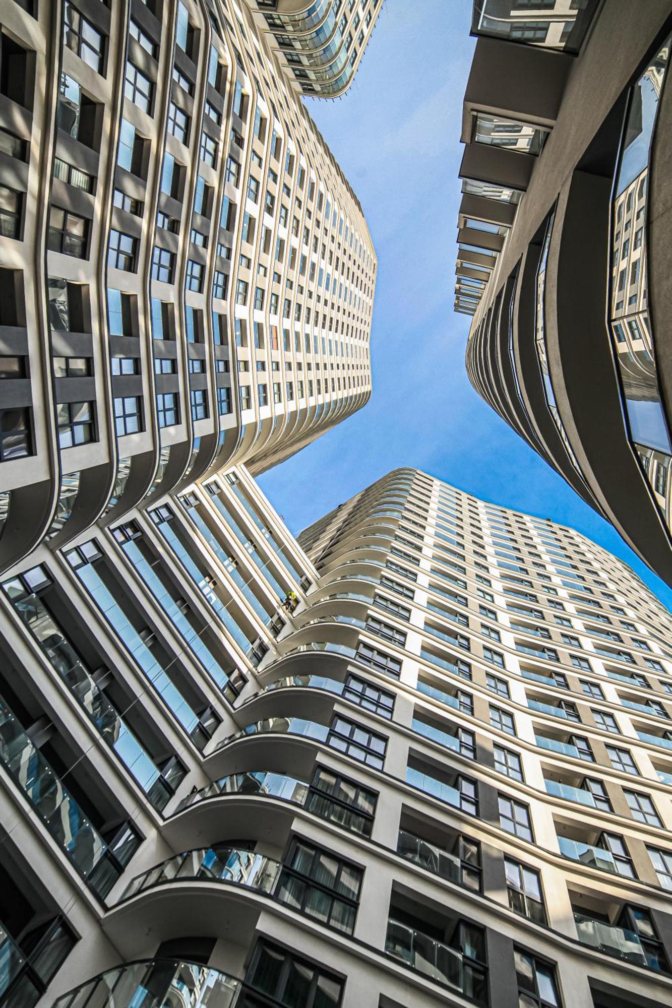 Big City Life Apartments - Bliska Wola Tower A 华沙 外观 照片