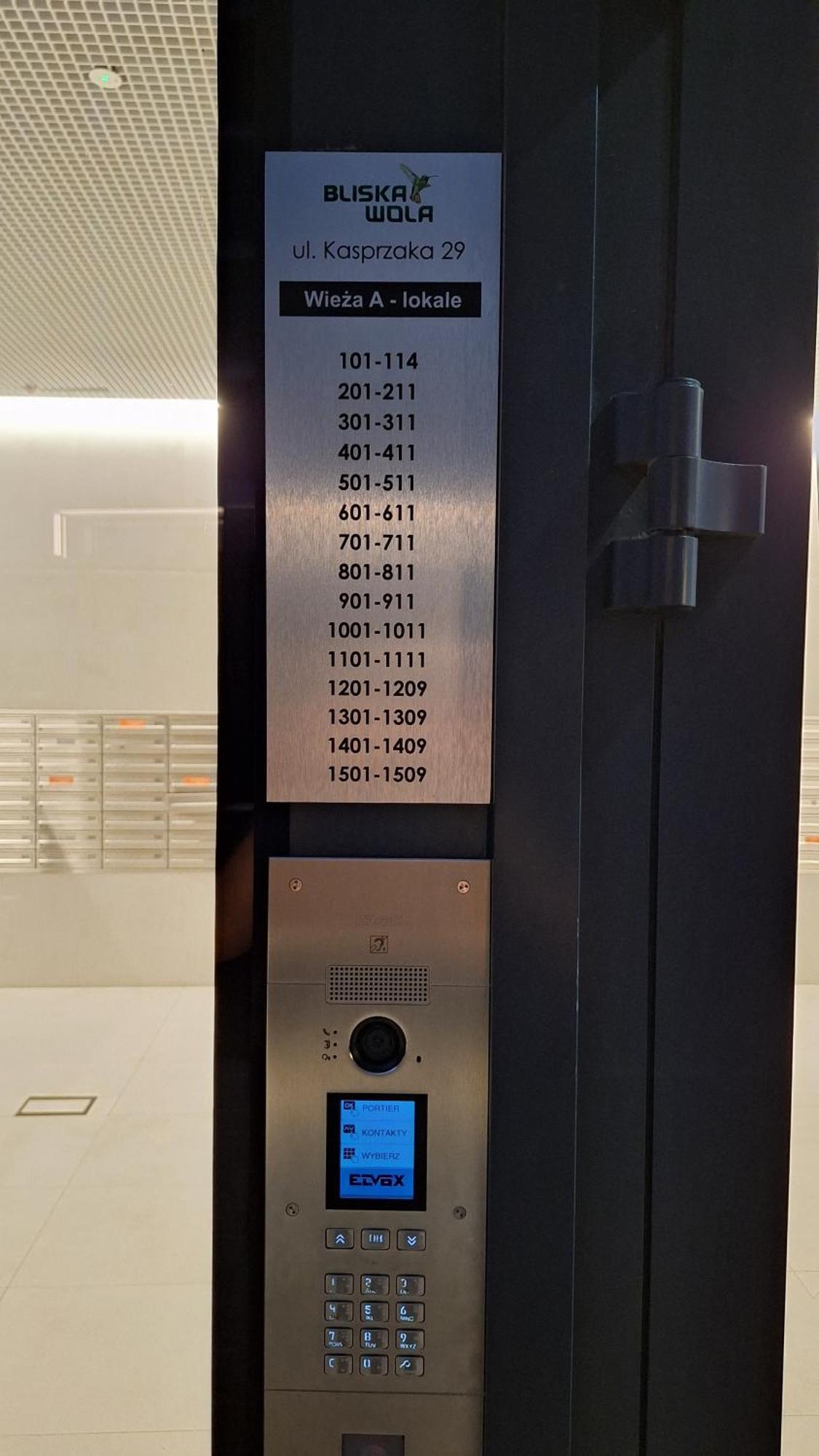Big City Life Apartments - Bliska Wola Tower A 华沙 外观 照片
