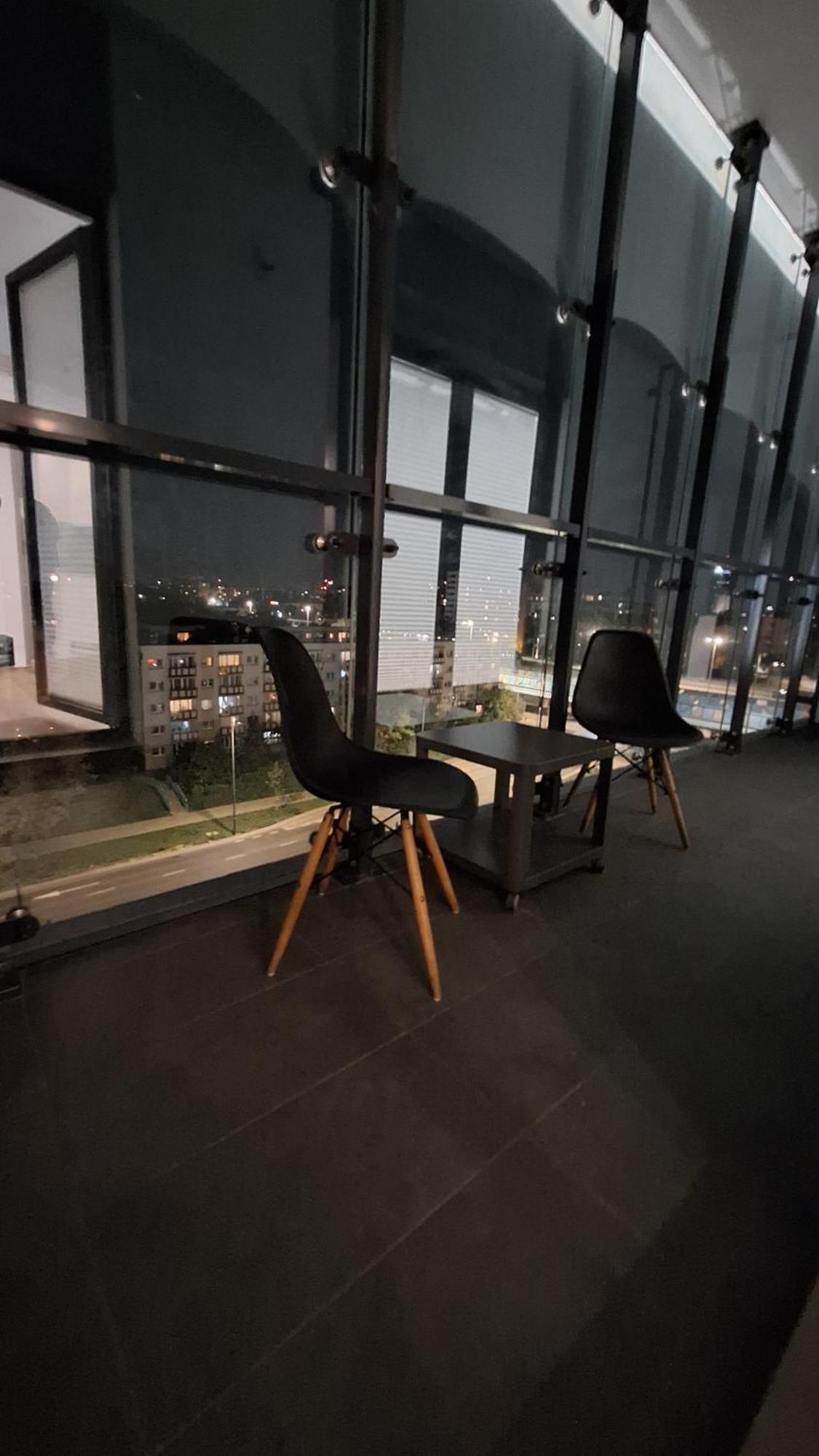 Big City Life Apartments - Bliska Wola Tower A 华沙 外观 照片